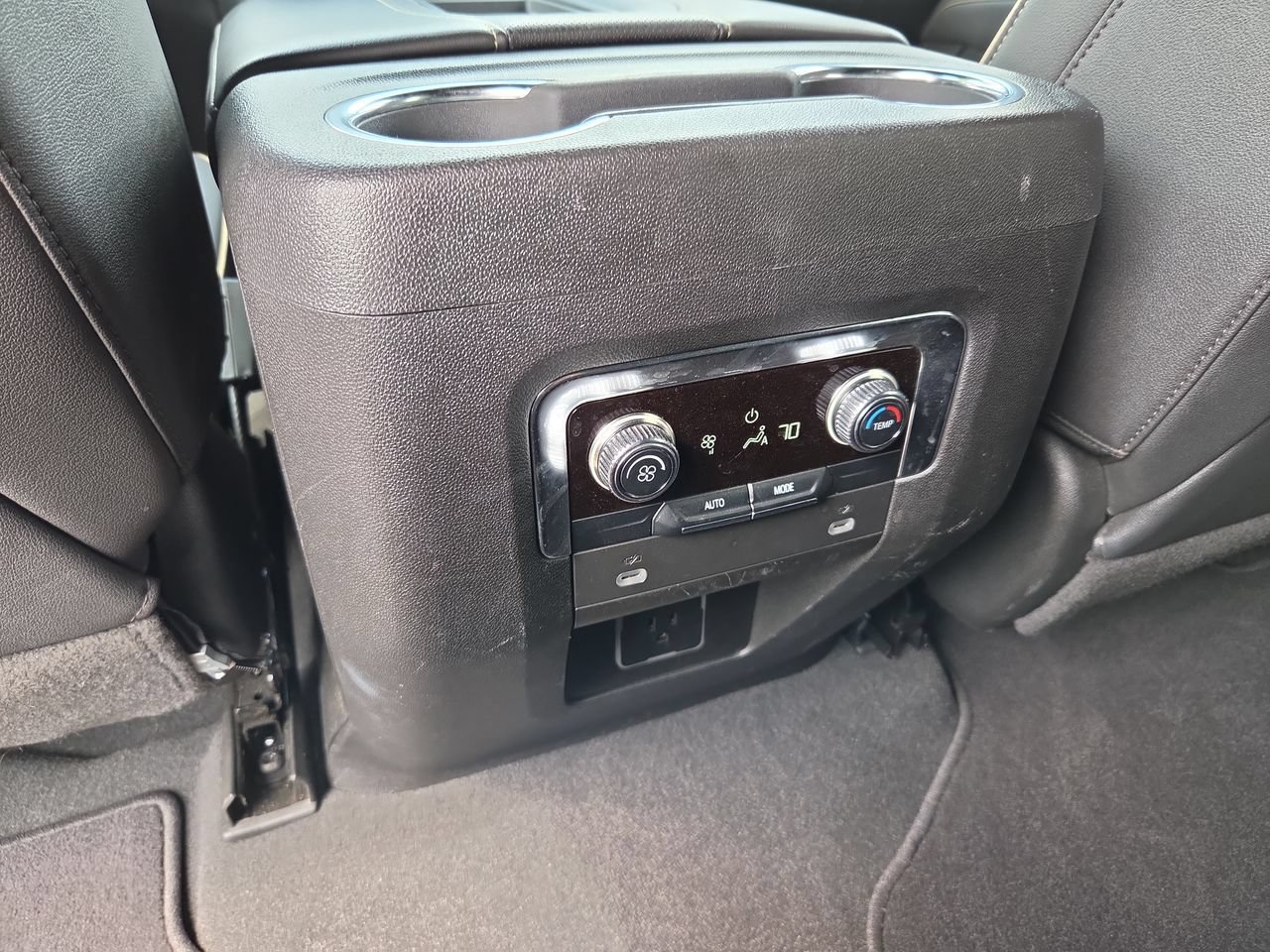 Used 2023 GMC Yukon SLT RWD image 21