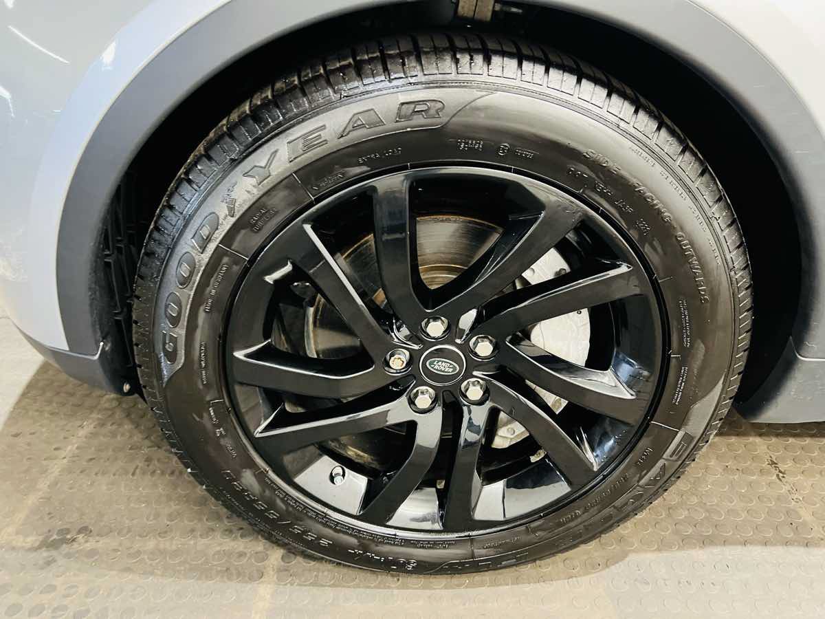 Used 2018 Land Rover Discovery HSE AWD/4WD image 7