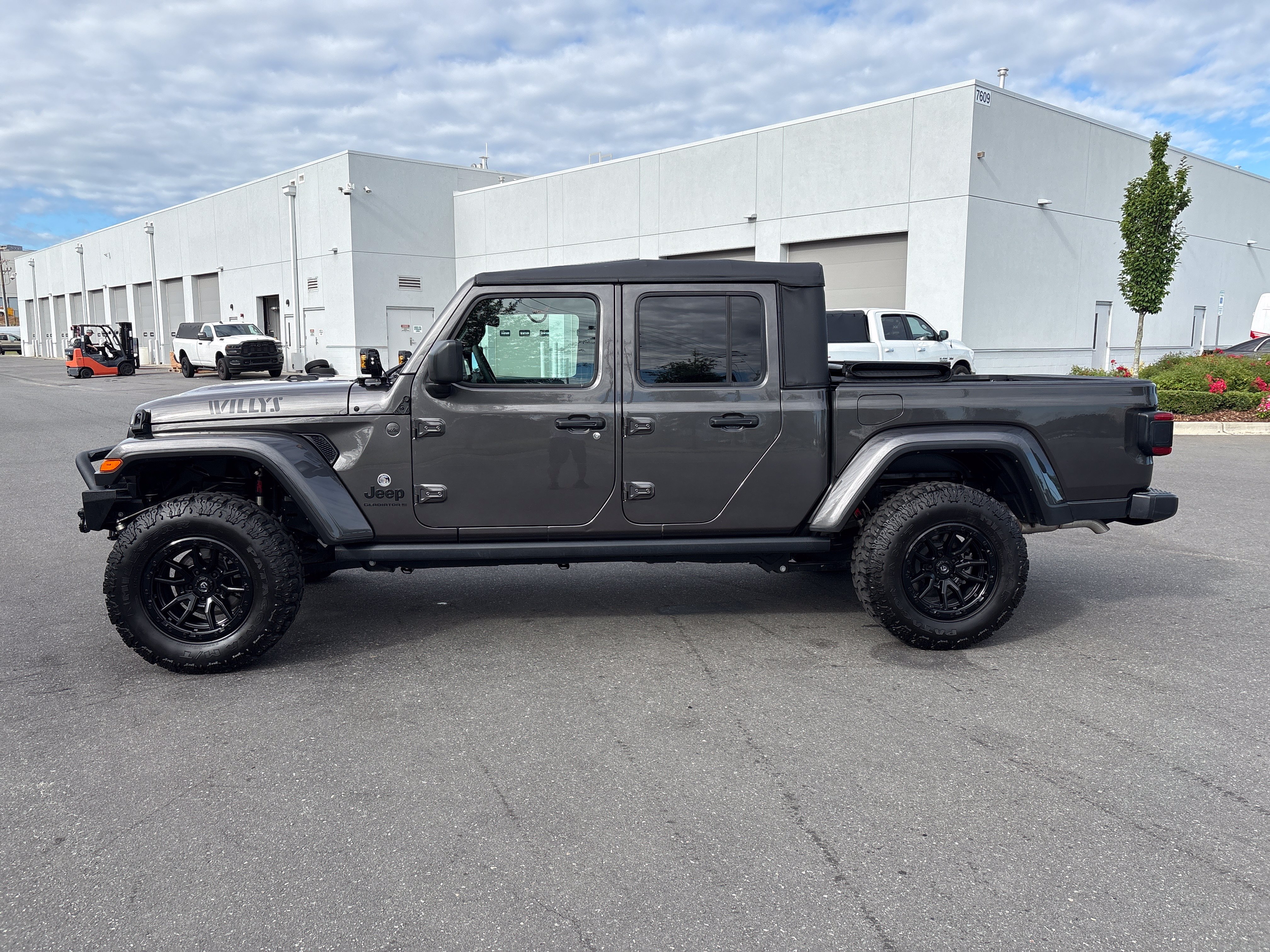 Certified 2025 Jeep Gladiator Sport AWD/4WD image 6