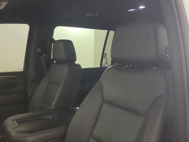 Used 2022 Chevrolet Suburban LT RWD image 18