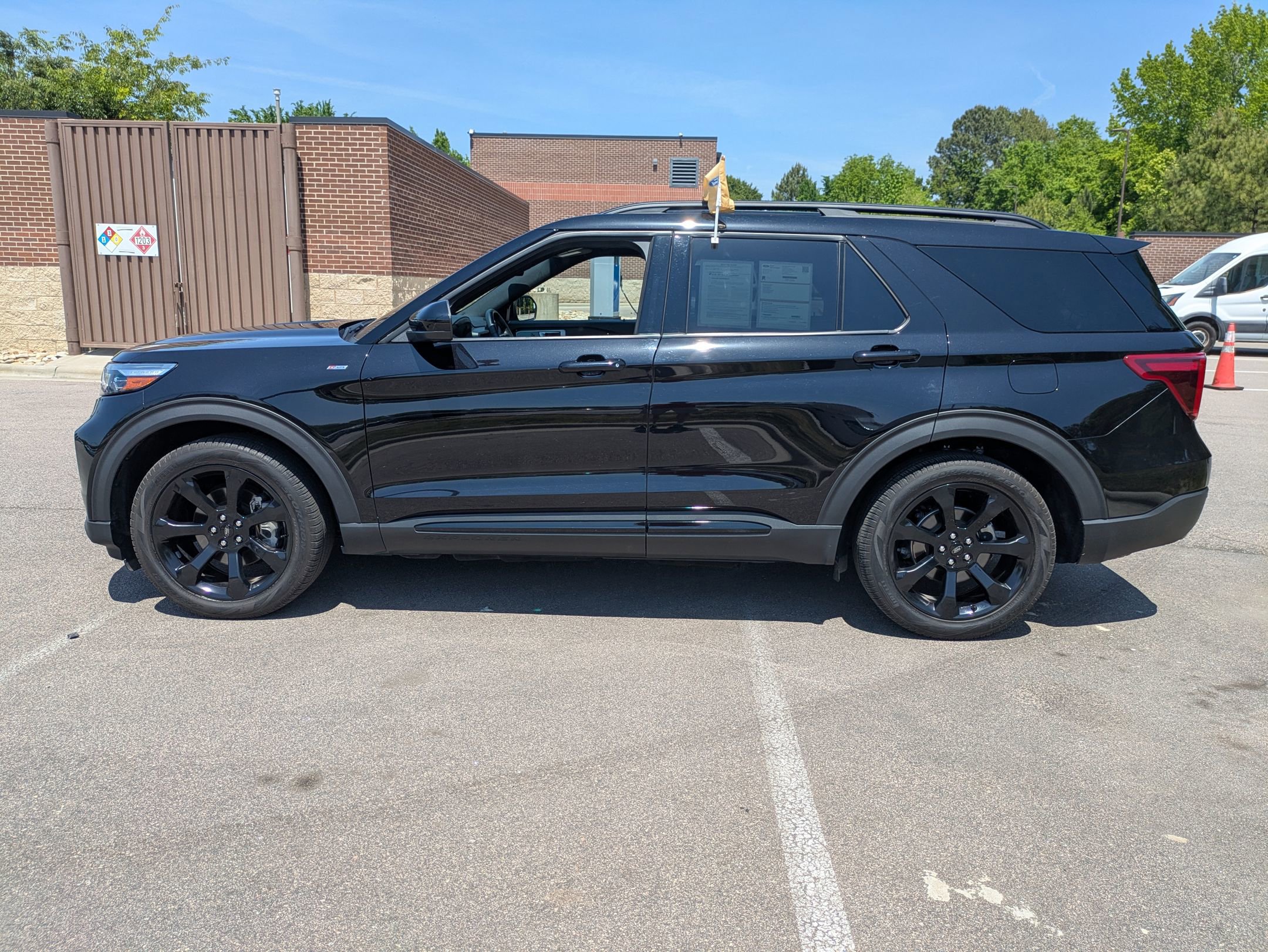 Certified 2024 Ford Explorer ST-Line w/ Class IV Trailer Tow Package RWD image 6