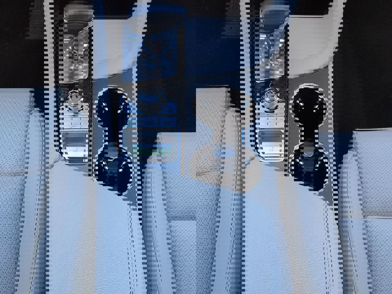 Used 2024 Genesis G70 2.5T image 19