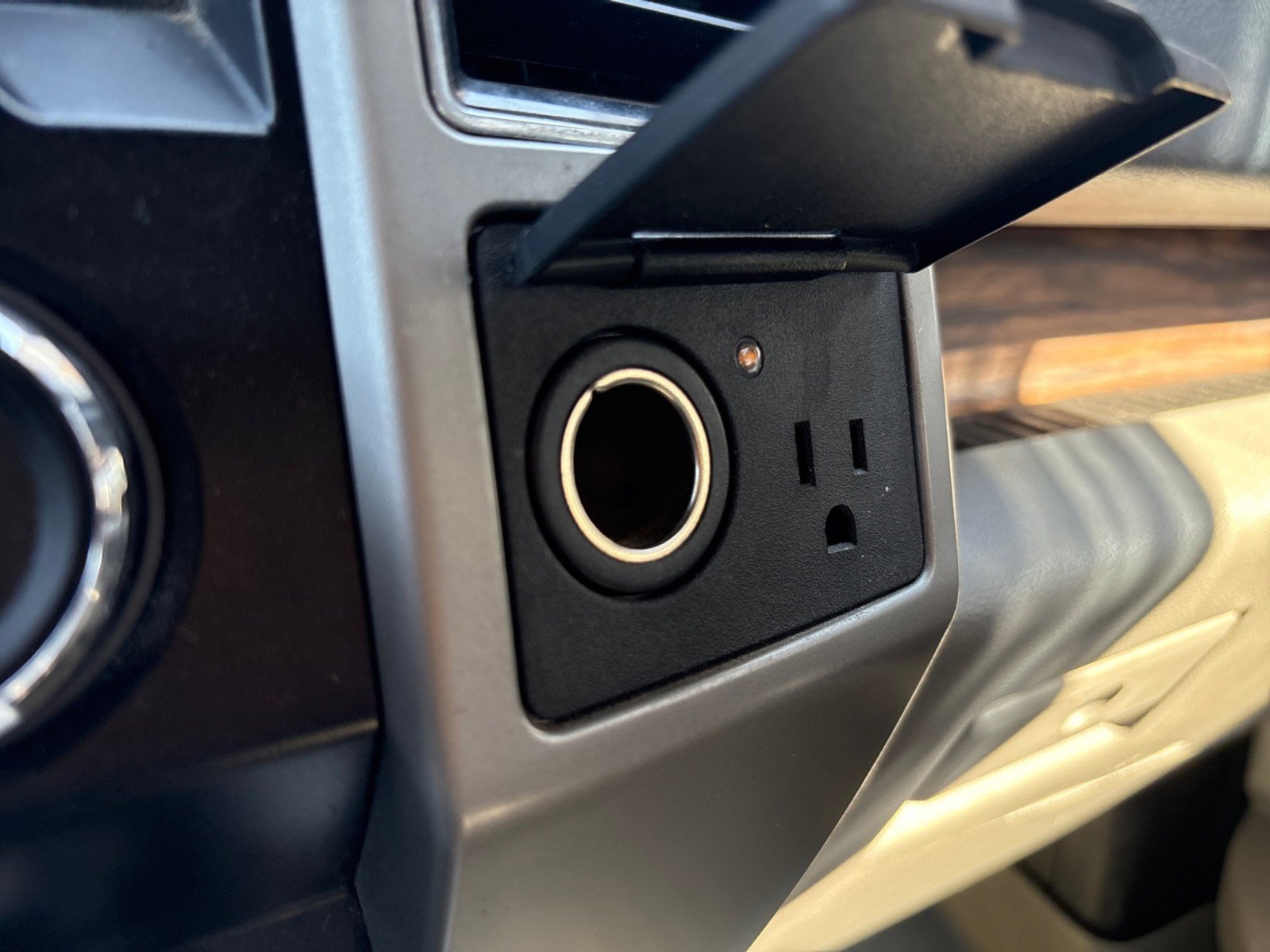 Used 2019 Ford F150 Lariat AWD/4WD image 24