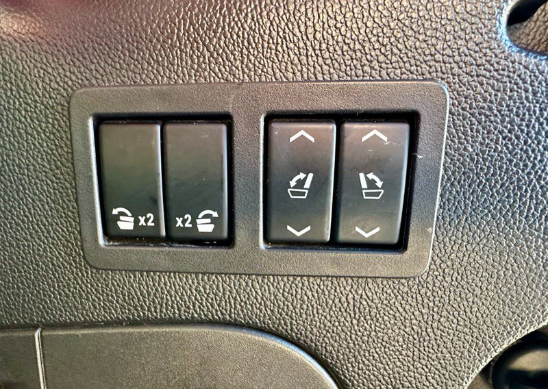 Used 2018 Chevrolet Suburban LT w/ LT Signature Package image 11