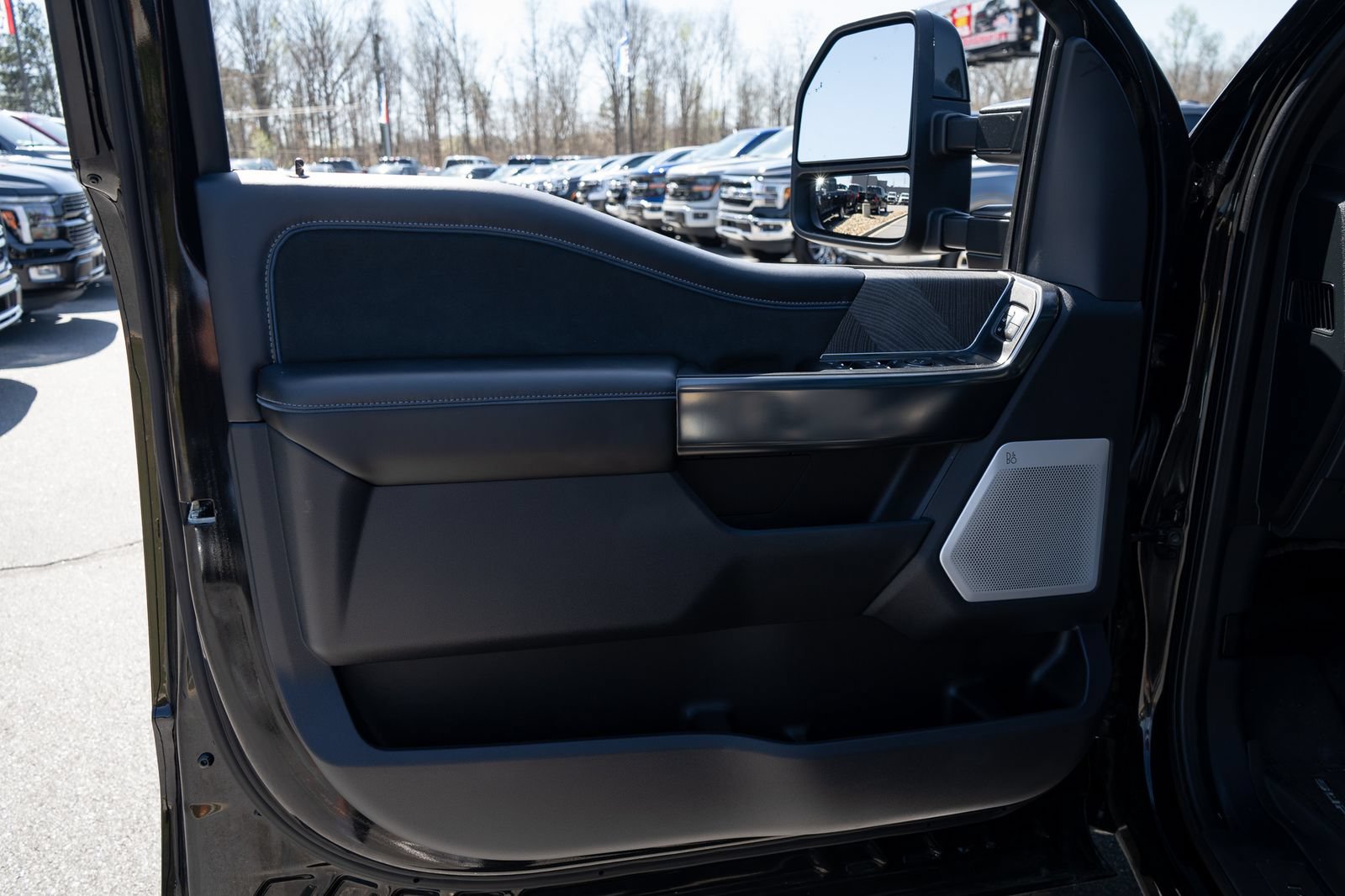 Used 2025 Ford F450 Platinum w/ FX4 Off-Road Package AWD/4WD image 29