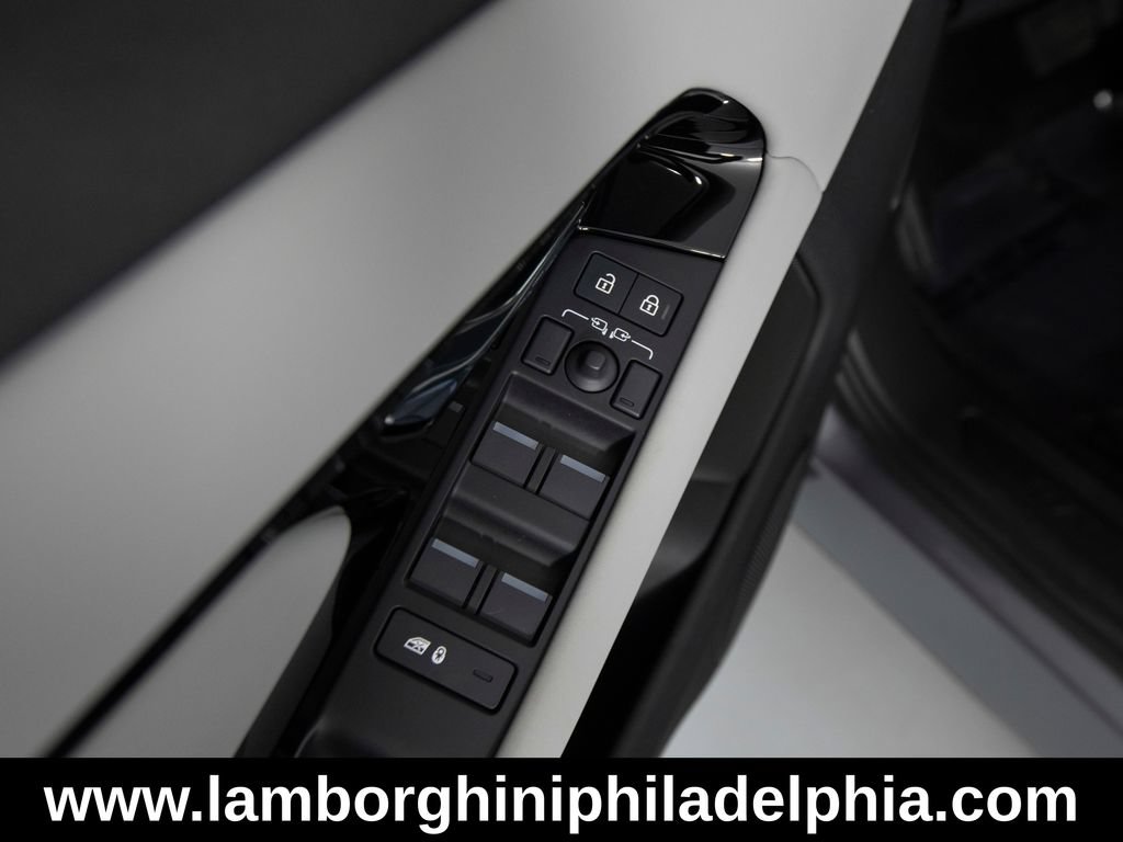 Used 2025 Land Rover Range Rover Evoque S AWD/4WD image 11