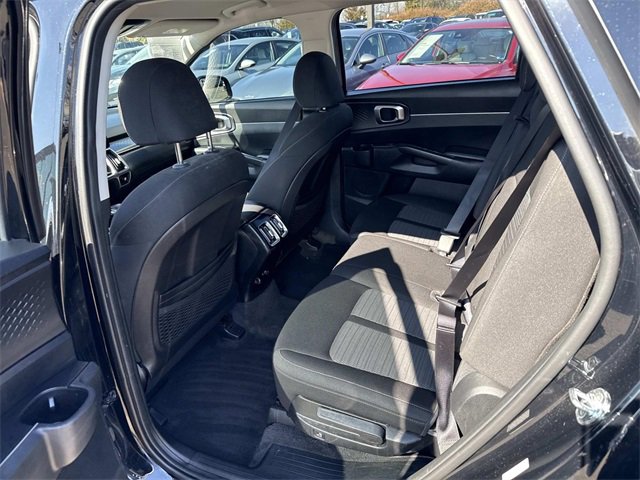 Used 2022 Kia Sorento LX image 16