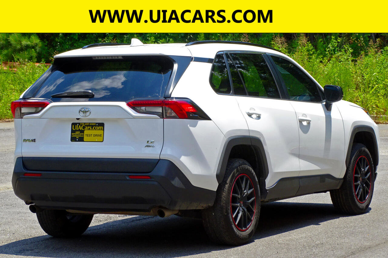Used 2021 Toyota RAV4 LE image 10