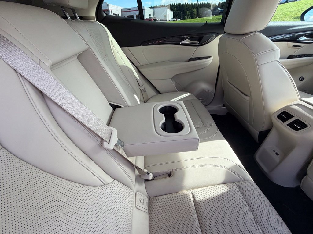 Used 2023 Buick Envision Essence AWD/4WD image 43