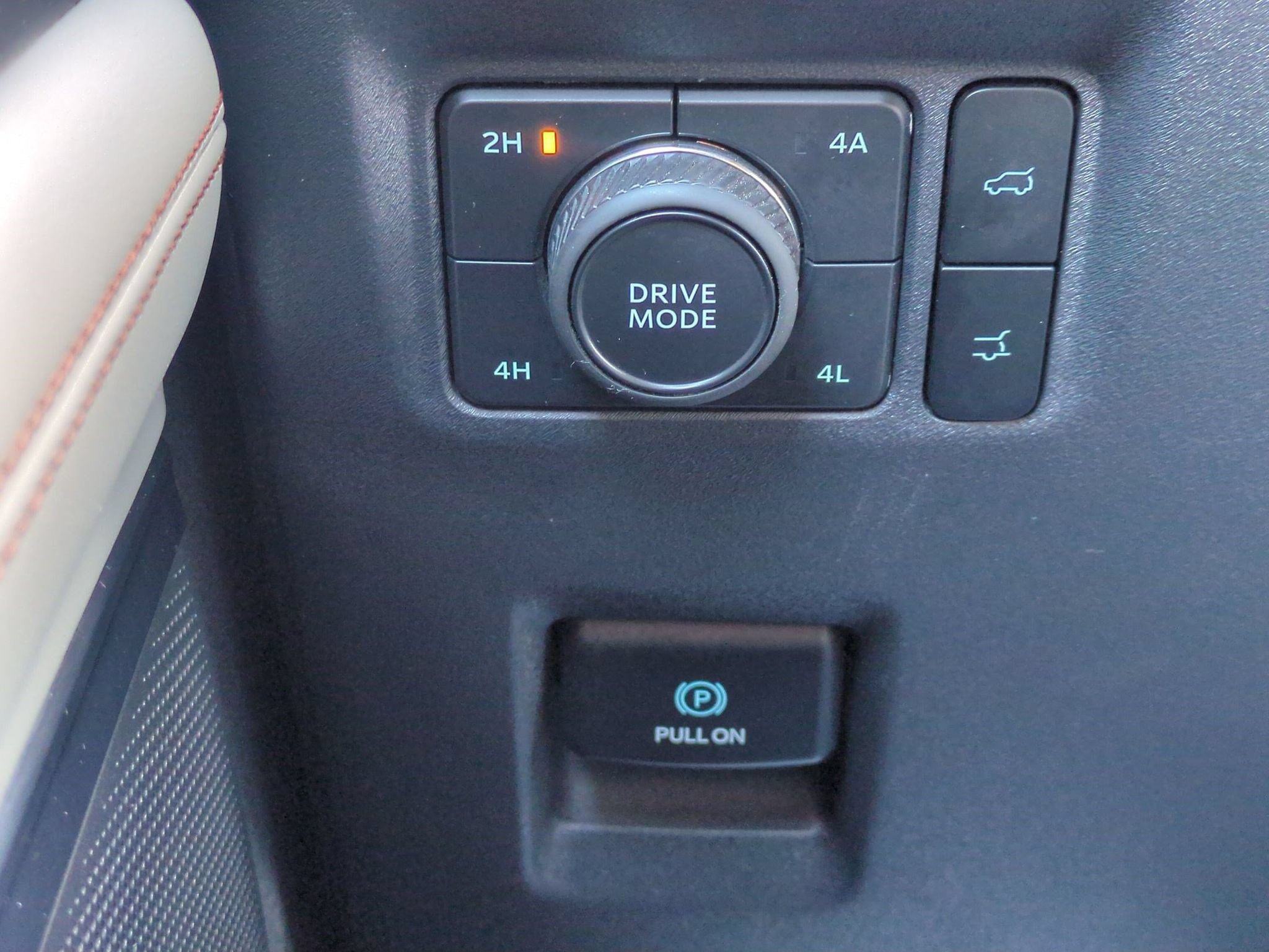 Certified 2025 Ford Expedition Active AWD/4WD image 14