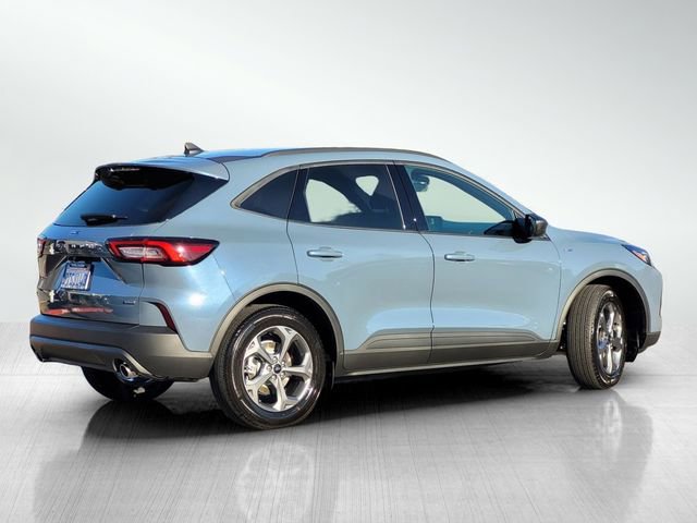 Used 2025 Ford Escape ST-Line w/ Equipment Group 301A image 4