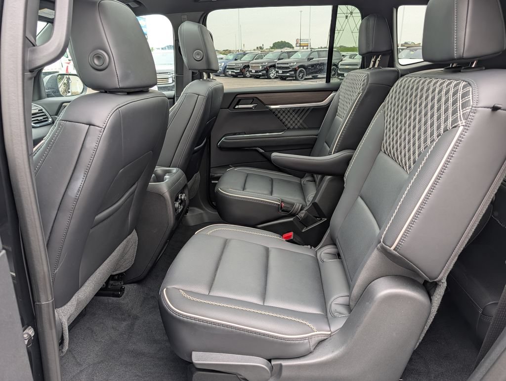 Used 2025 GMC Acadia Denali w/ LPO, Floor Liner Package AWD/4WD image 15