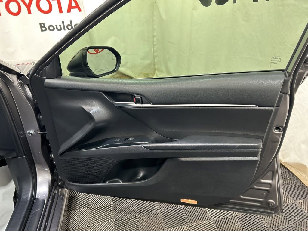 Used 2019 Toyota Camry SE w/ Convenience Package image 11