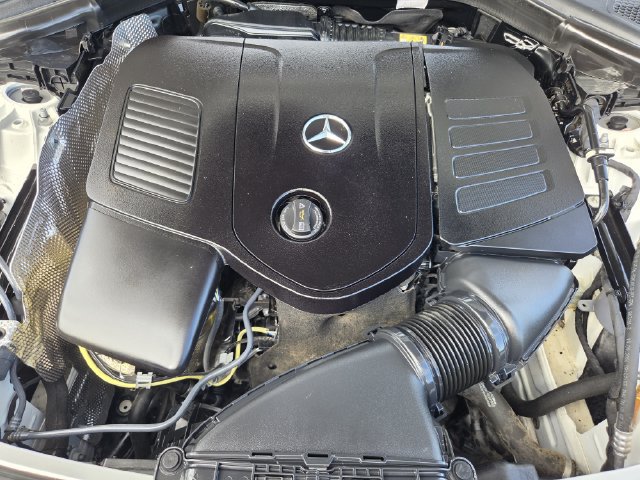 Used 2025 Mercedes-Benz GLC 300 4MATIC image 26