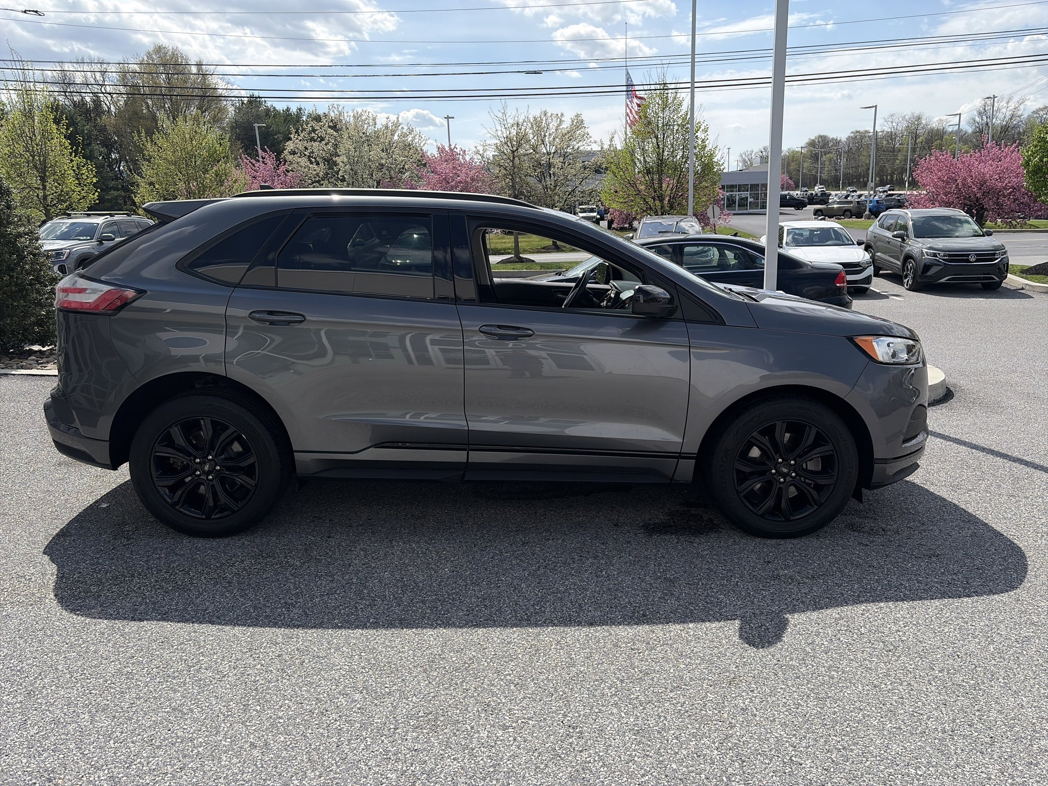 Used 2022 Ford Edge SE w/ Black Appearance Package image 4