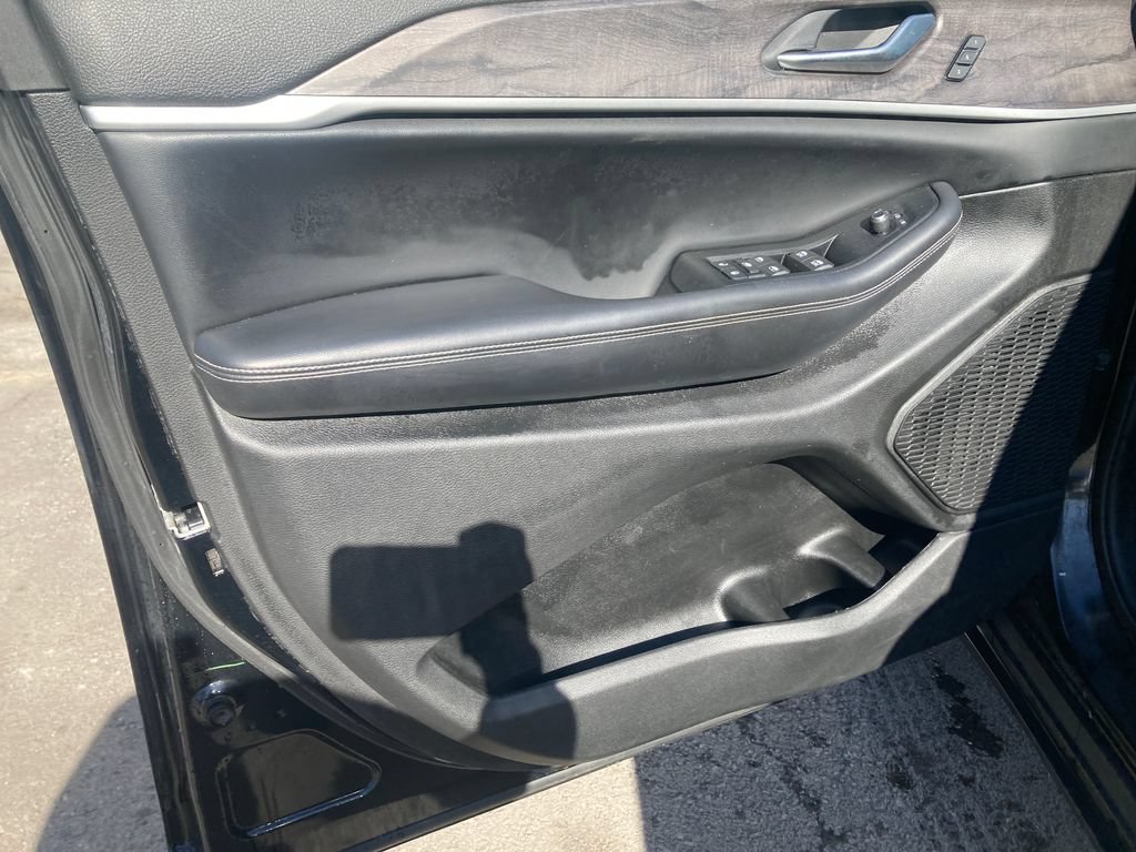 Used 2023 Jeep Grand Cherokee Limited AWD/4WD image 13