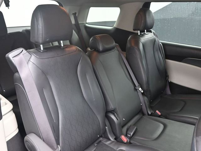 Used 2024 Kia Carnival LX image 29