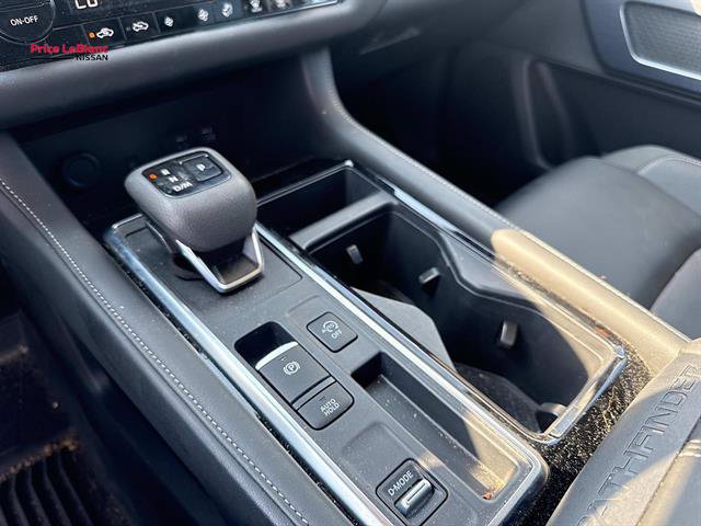 Used 2025 Nissan Pathfinder SL FWD image 25