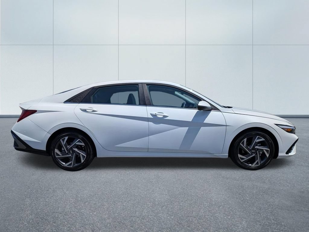 Certified 2026 Hyundai Elantra Limited FWD image 7