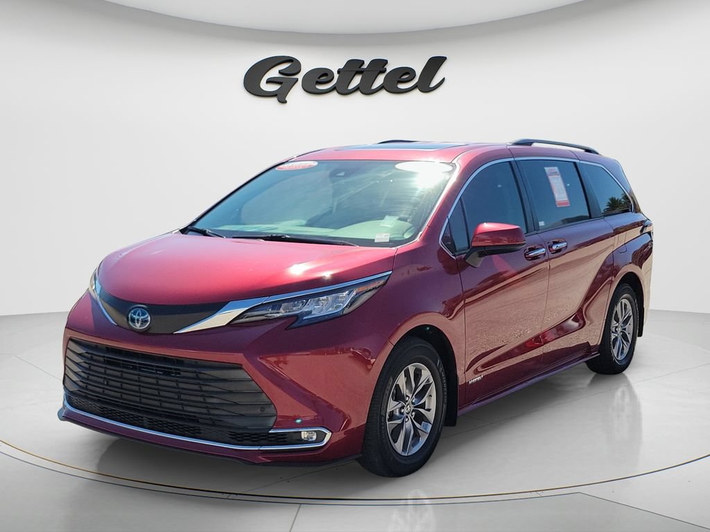 Certified 2021 Toyota Sienna XLE FWD image 1