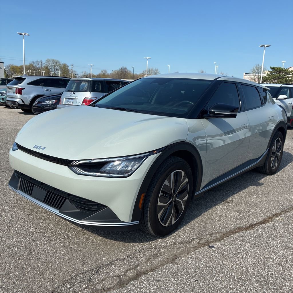 Certified 2024 Kia EV6 Light AWD/4WD image 3