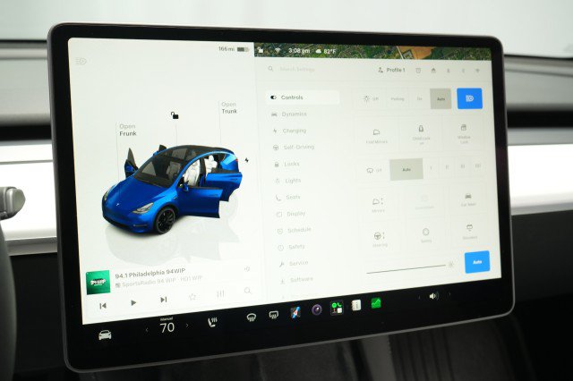 Used 2025 Tesla Model Y Performance AWD/4WD image 29