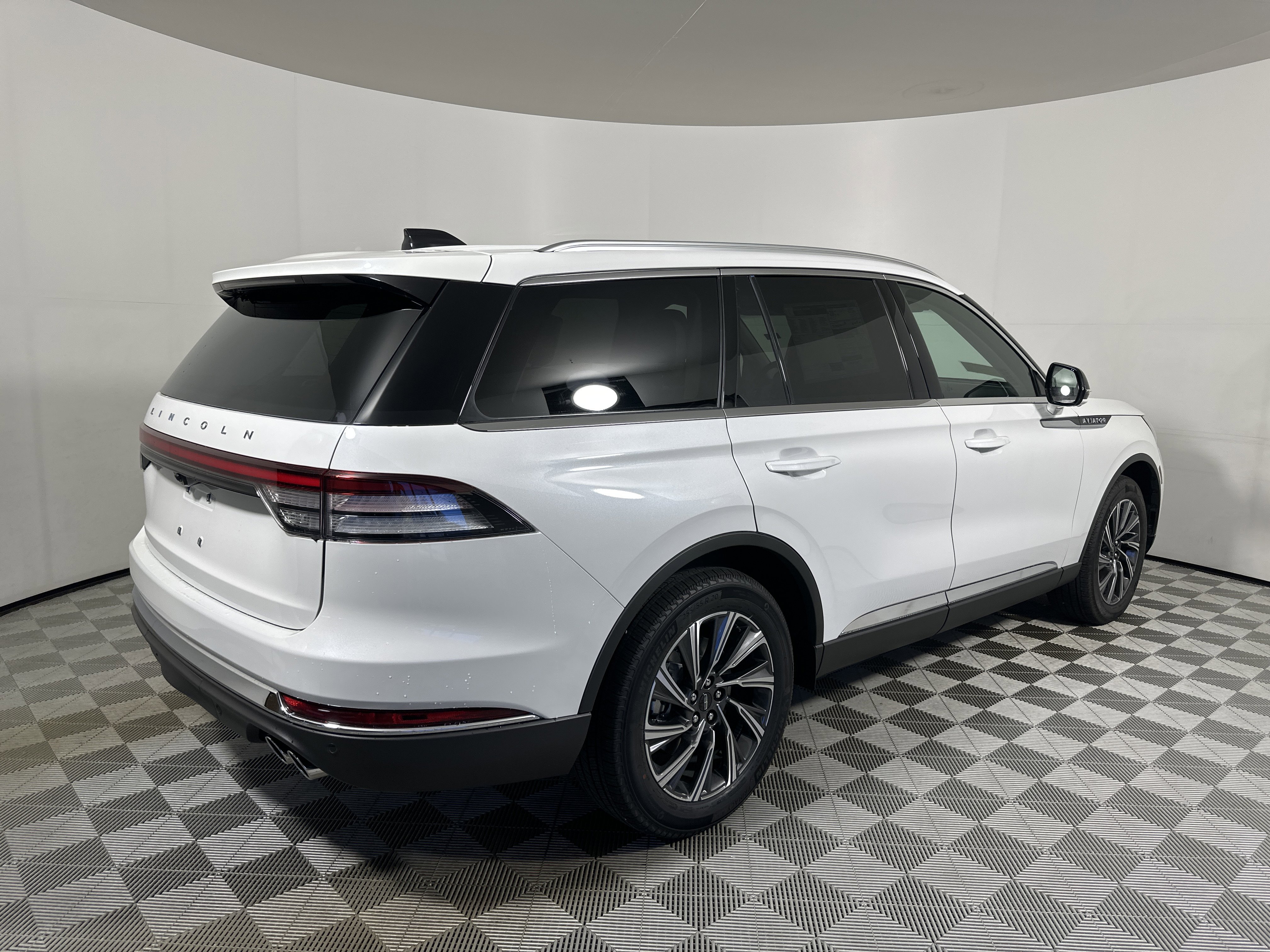 New 2025 Lincoln Aviator AWD image 7