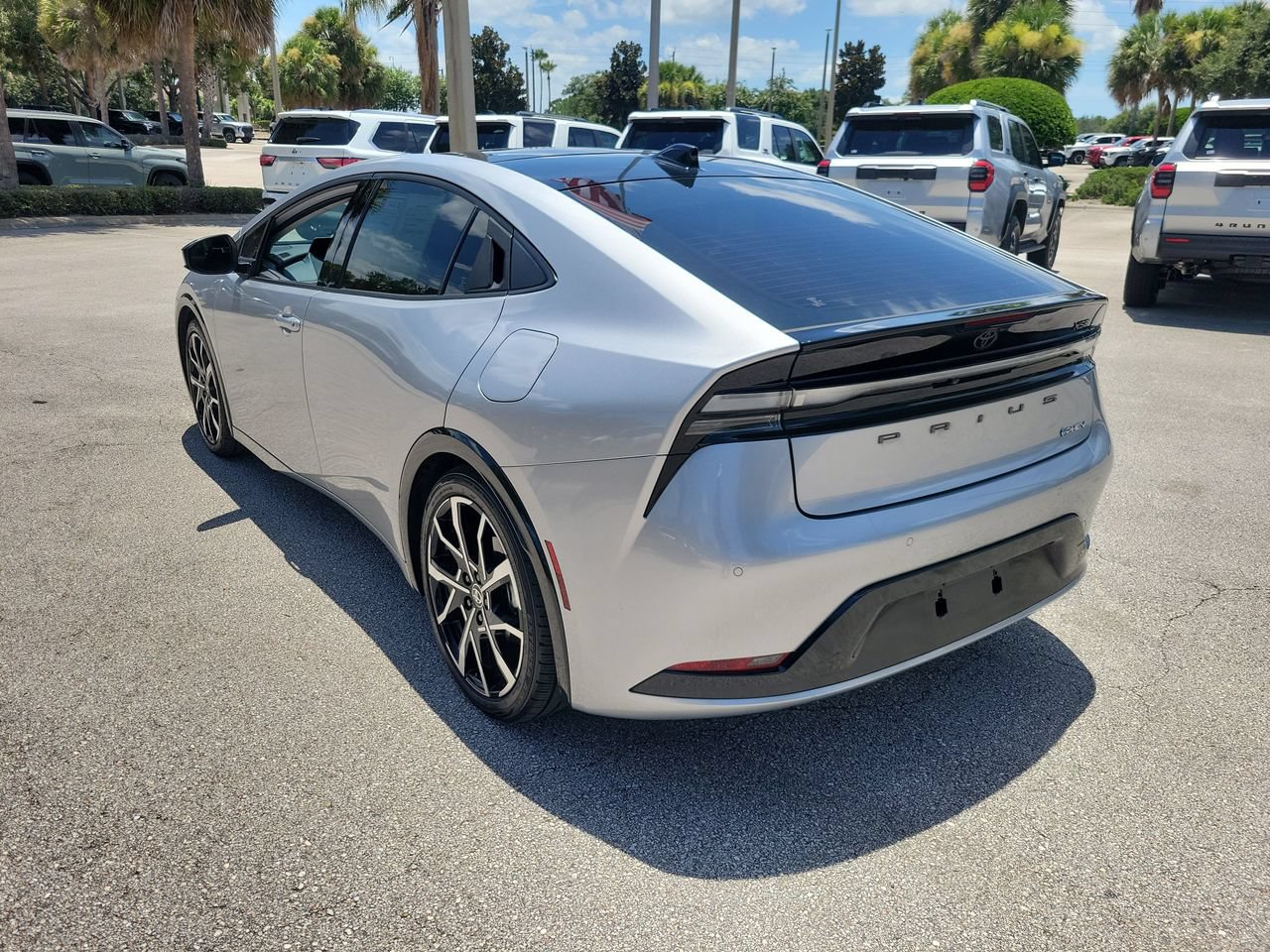 Used 2025 Toyota Prius Plug-In Hybrid FWD image 4