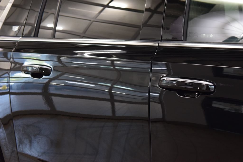 Used 2024 Cadillac Escalade ESV Premium Luxury w/ LPO, Floor Liner Package AWD/4WD image 17