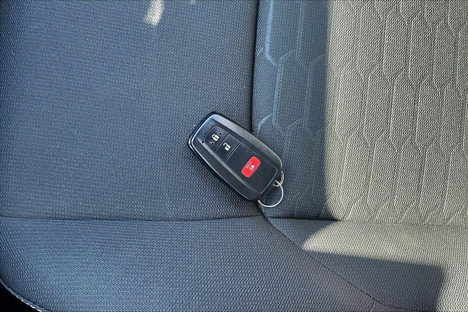 Used 2022 Toyota Corolla SE FWD image 32