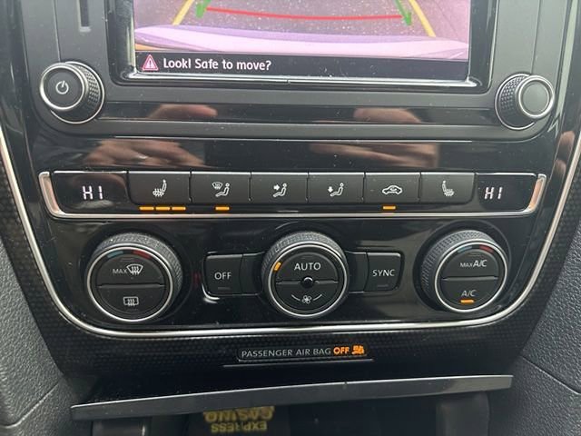 Used 2018 Volkswagen Passat 3.6 FWD image 11