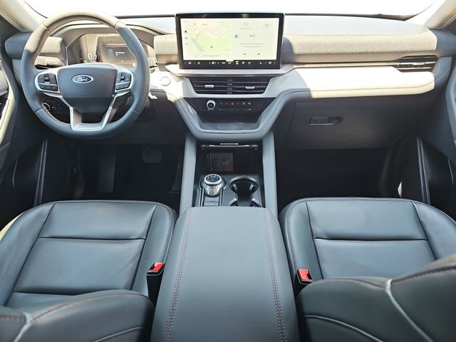 Used 2025 Ford Explorer Active w/ Active Comfort Package RWD image 9