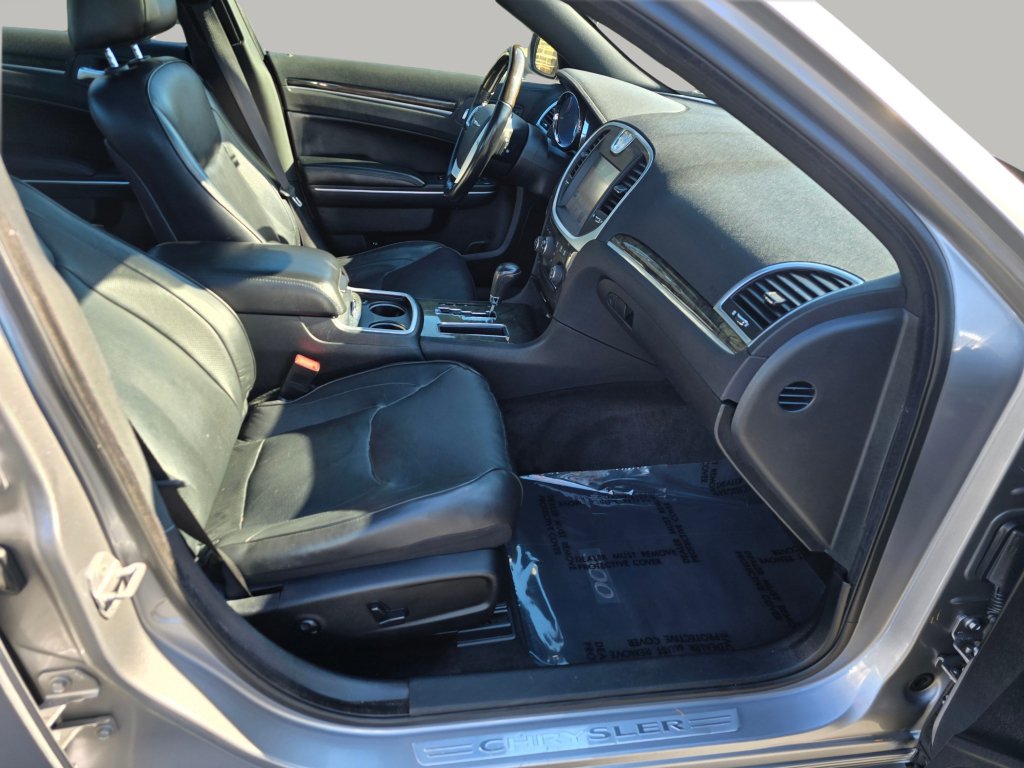 Used 2011 Chrysler 300 C RWD image 27