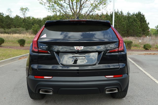 Used 2022 Cadillac XT4 Luxury w/ Cold Weather Package FWD image 7