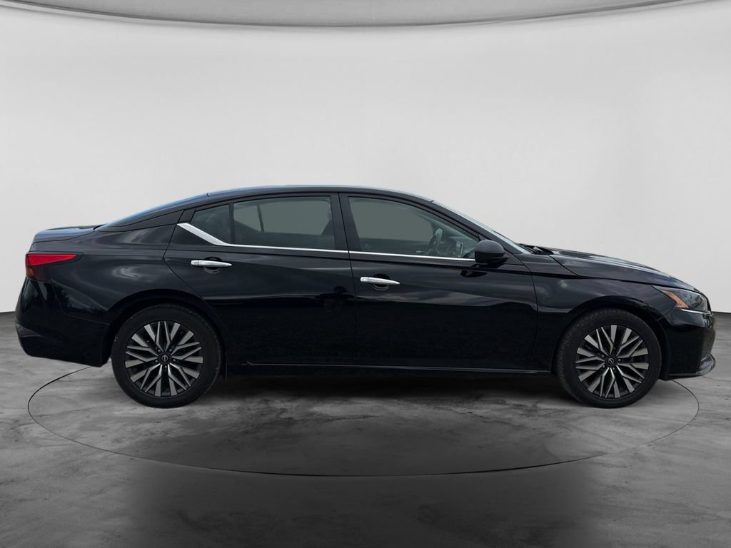 Used 2024 Nissan Altima 2.5 SV FWD image 10