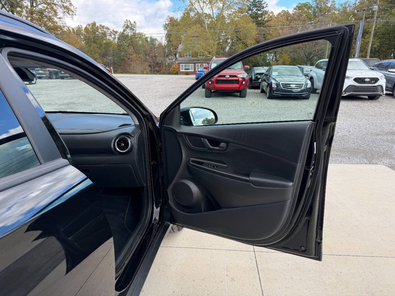 Used 2023 Hyundai Kona SEL w/ Cargo Package image 12