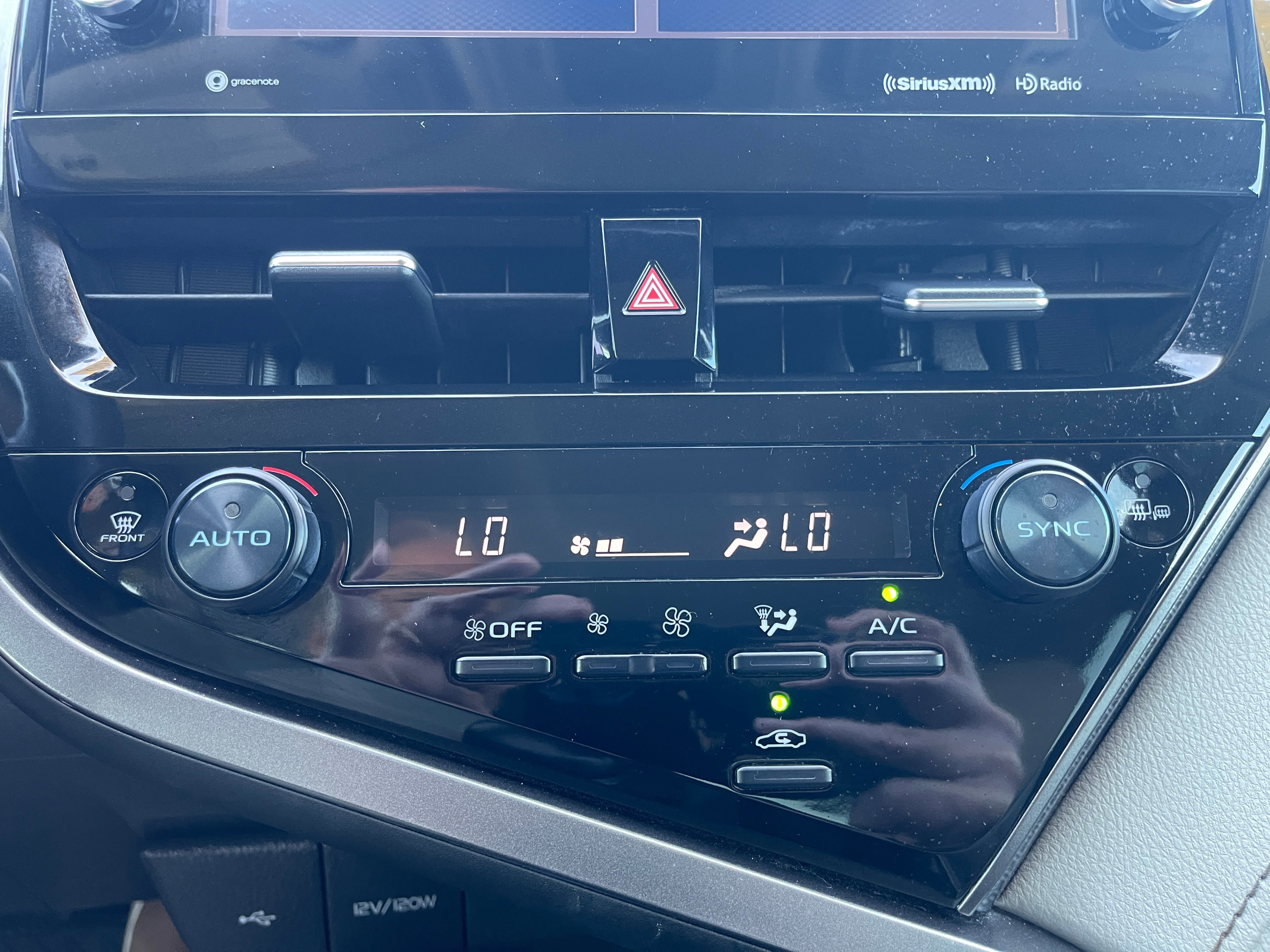 Used 2022 Toyota Camry XSE FWD image 13