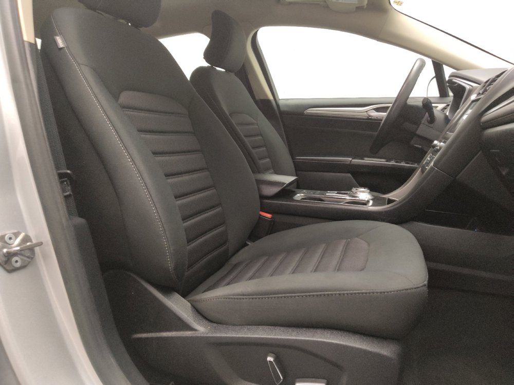 Used 2019 Ford Fusion SE image 21