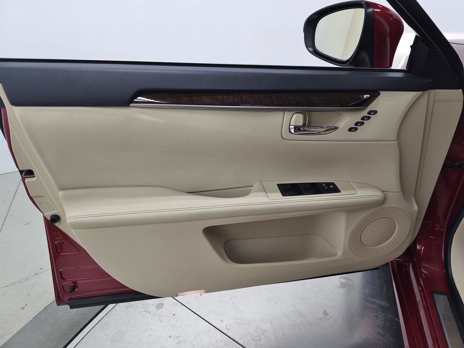 Used 2015 Lexus ES 350 PREMIUM w/ Premium Package image 11