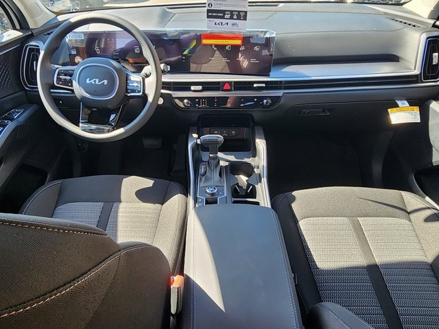 Used 2025 Kia Sorento LX image 13