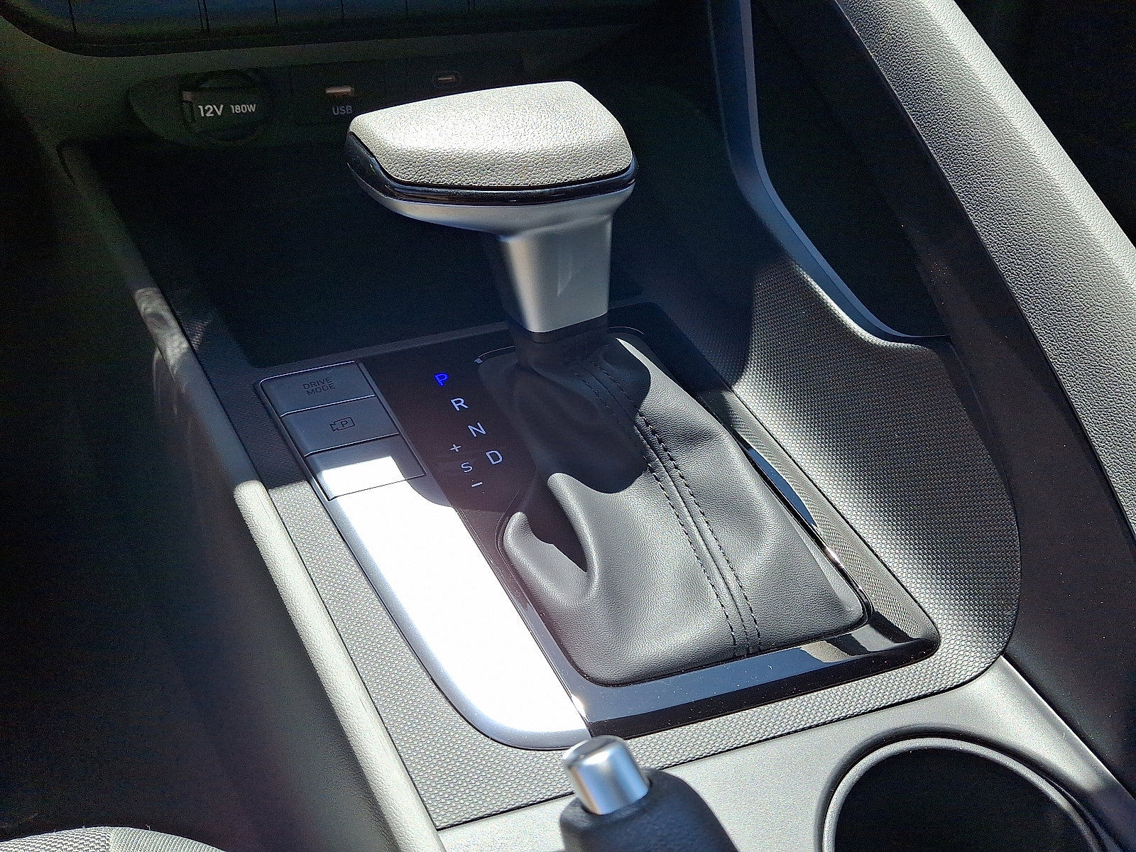 New 2025 Hyundai Elantra SE image 16