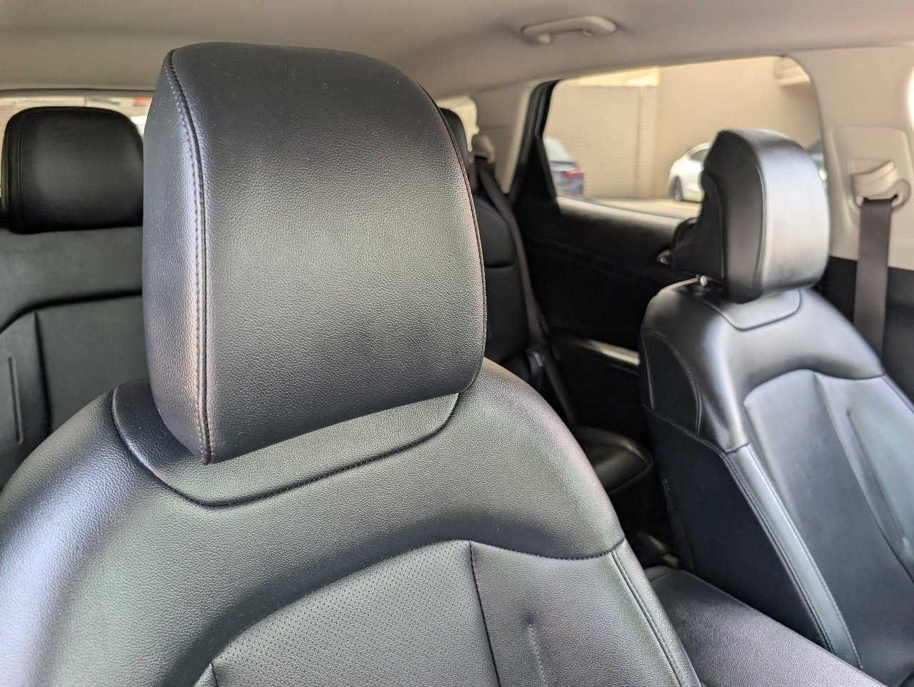 Used 2023 Kia Sportage EX AWD/4WD image 3