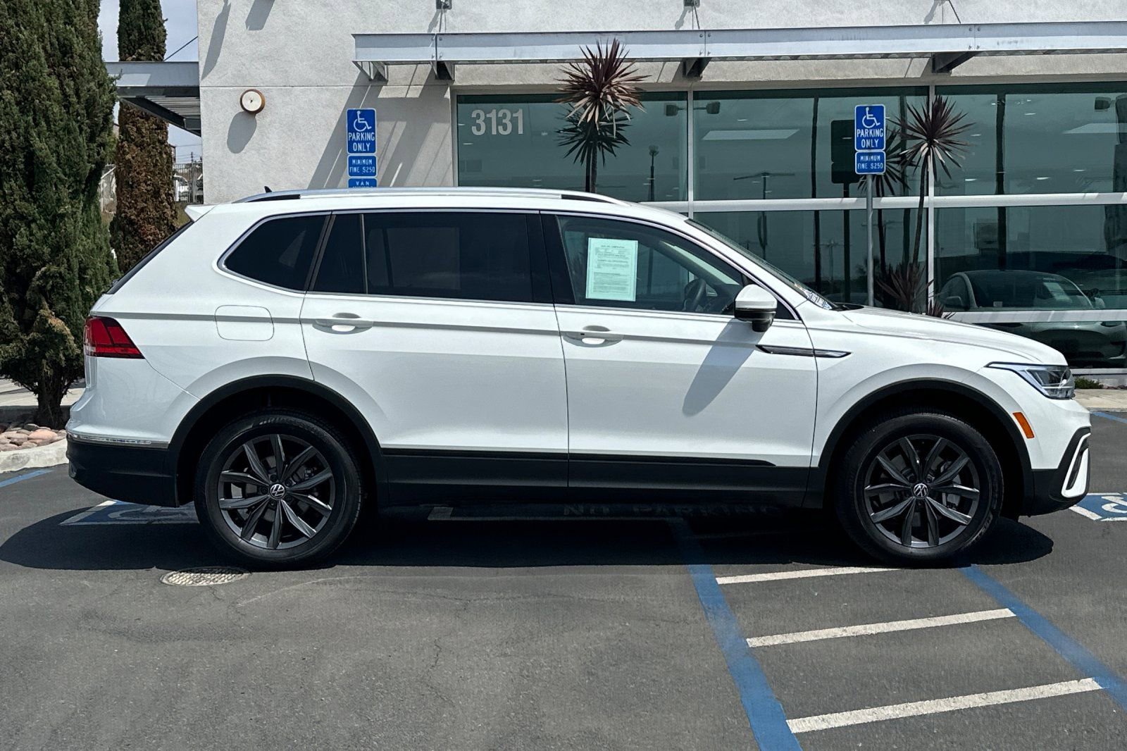 Certified 2023 Volkswagen Tiguan SE image 3