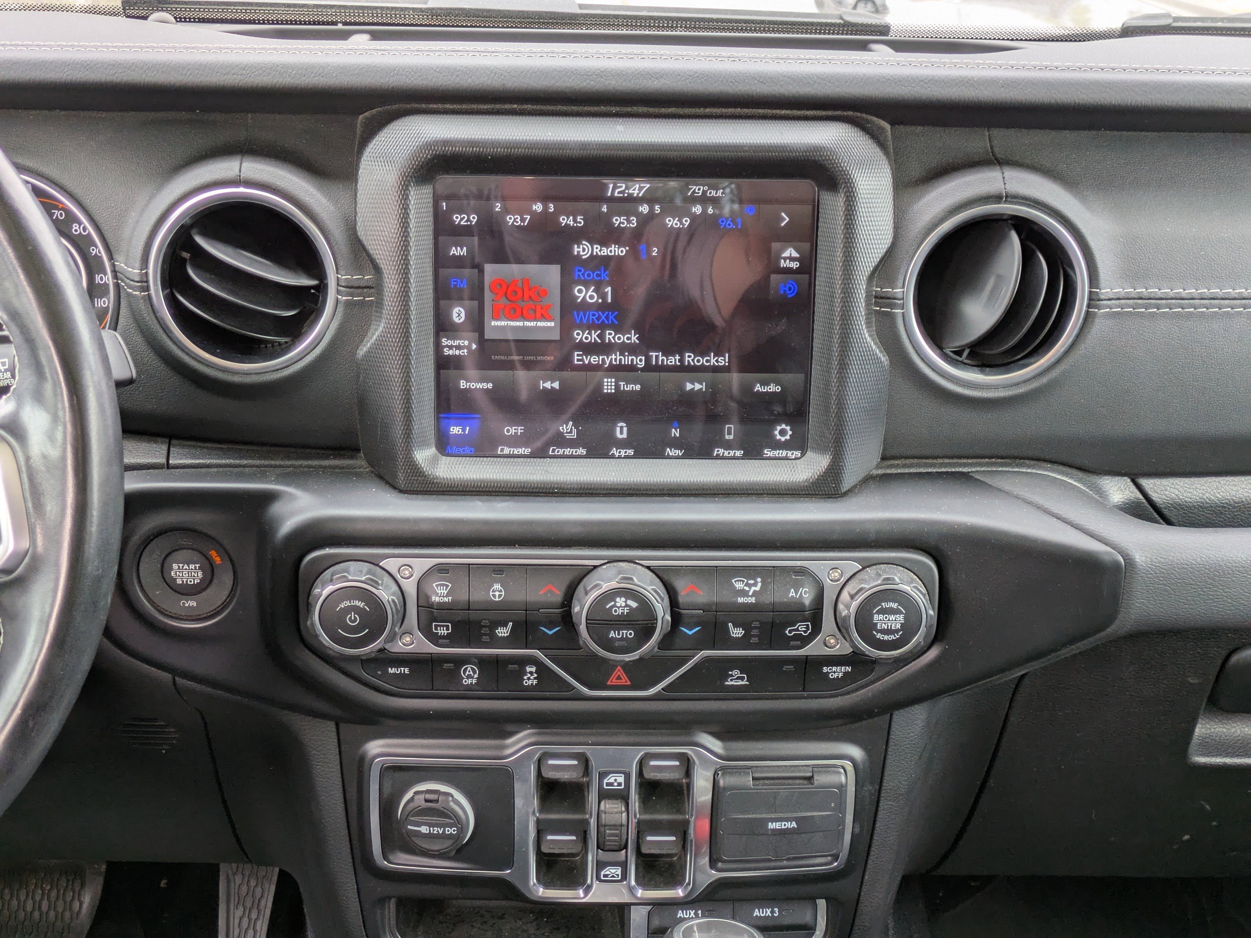 Certified 2022 Jeep Wrangler Unlimited Sahara w/ Dual Top Group image 17