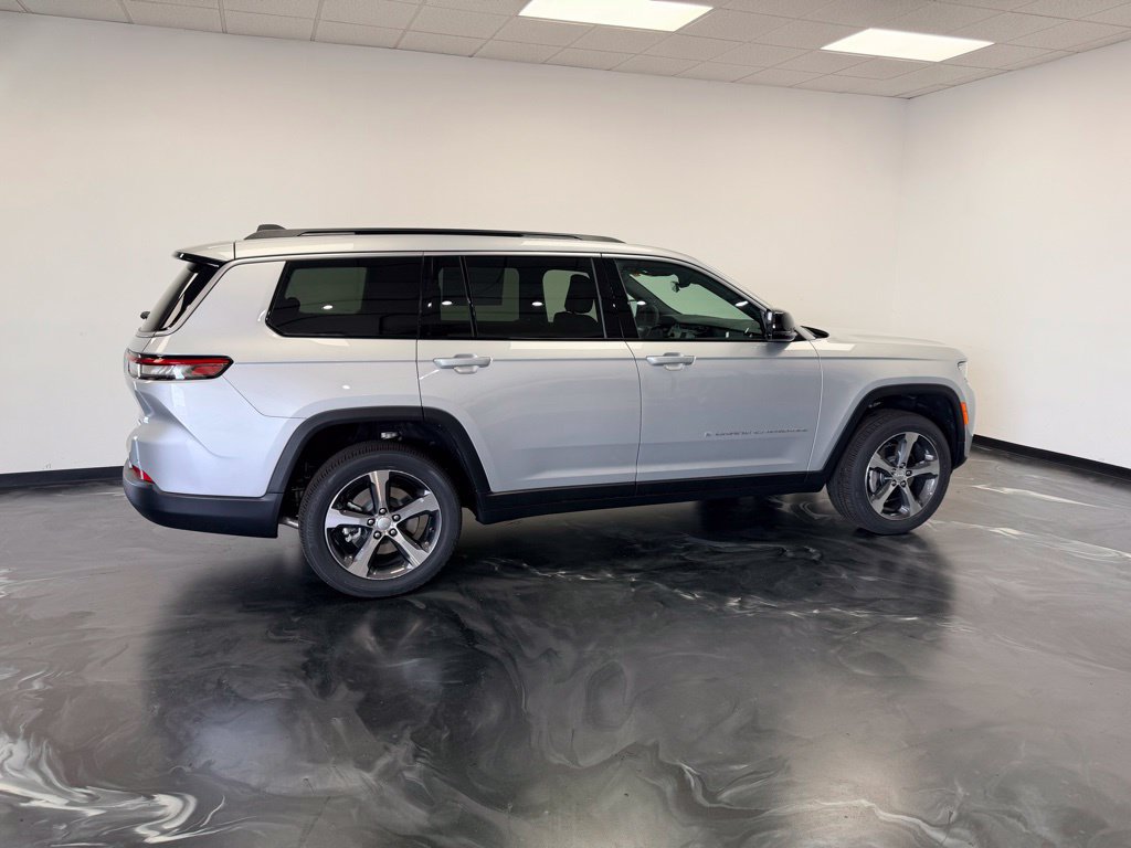 New 2026 Jeep Grand Cherokee L Limited w/ Trailer Tow Package AWD/4WD image 25