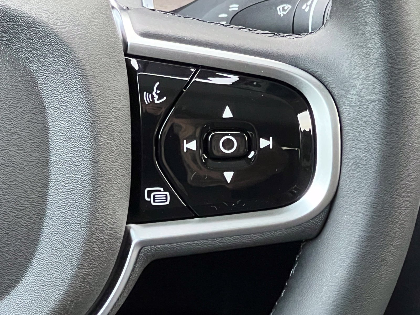 New 2026 Volvo XC90 B6 Plus w/ Protection Package Premier AWD/4WD image 33