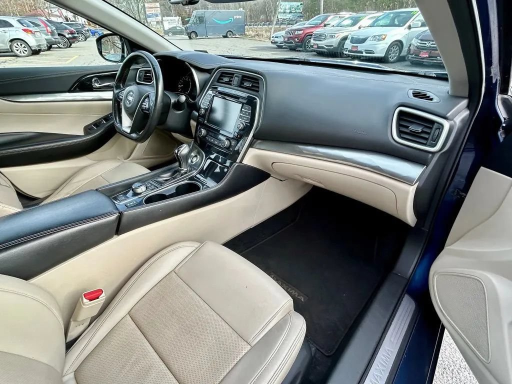 Used 2020 Nissan Maxima 3.5 SV w/ Floor Mat Group FWD image 16