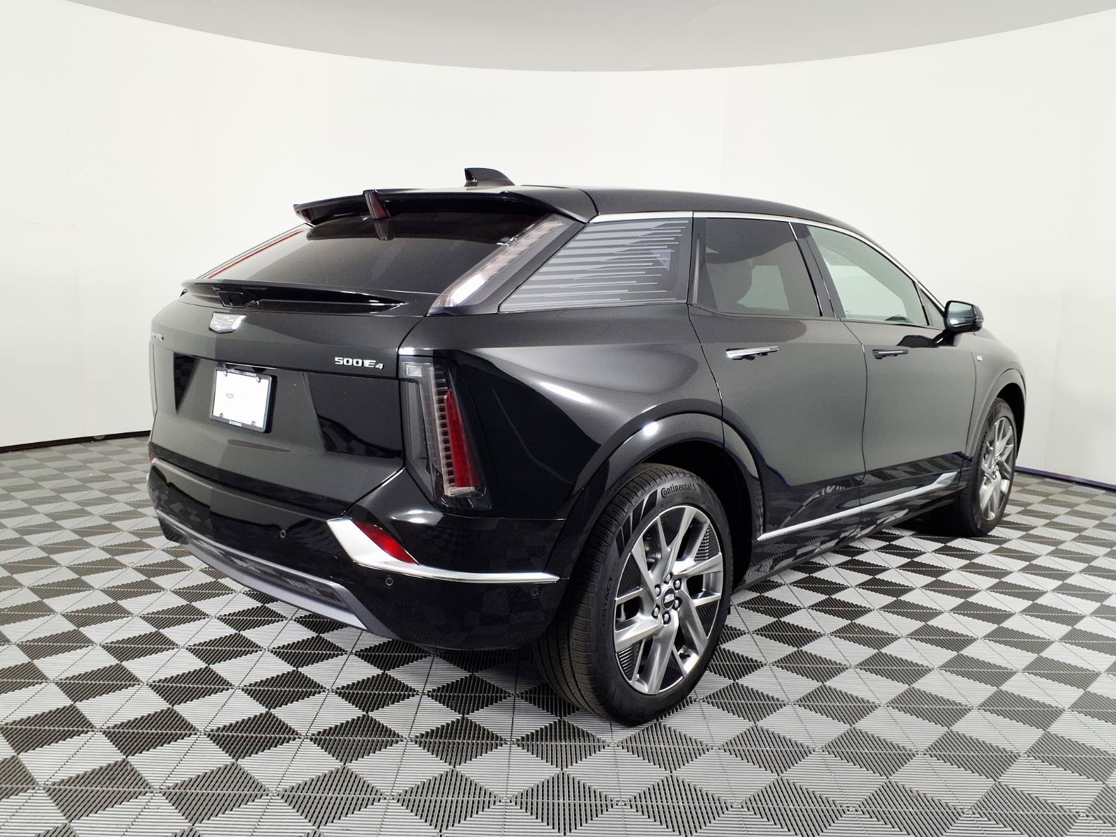 Certified 2025 Cadillac Optiq Luxury 2 w/ LPO, Floor Liner Package AWD/4WD image 4