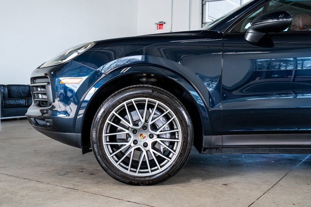 Used 2022 Porsche Cayenne Platinum Edition image 9