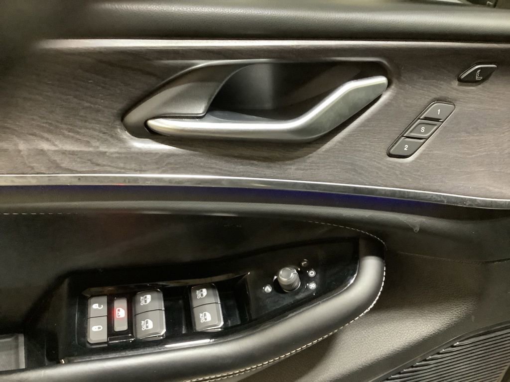 Used 2023 Jeep Grand Cherokee L Overland w/ Advanced Protech Group III image 24